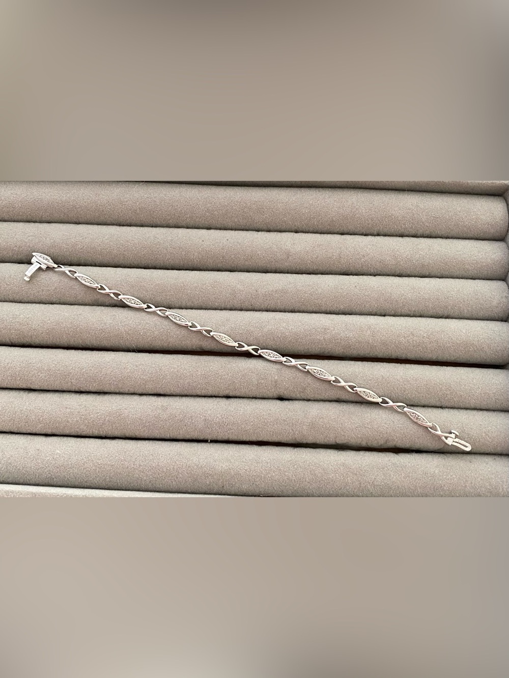 -RARE- VINTAGE INFINITY DIAMONDS .10crt Sterling Silver Bracelet (small/medium)